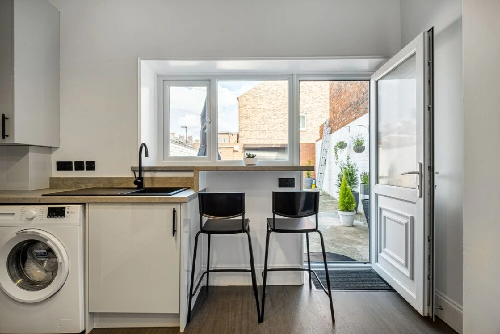 Immaculate 6-bed House in Newcastle