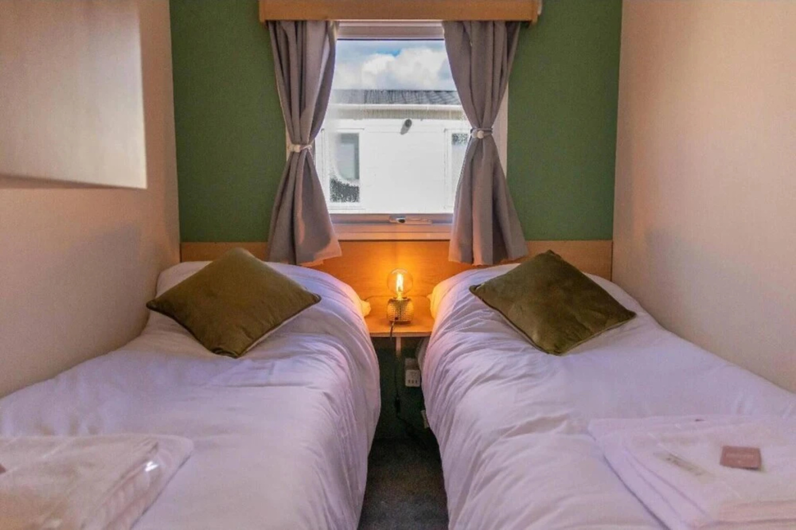 Tattershall Lakes Private Hot Tub Lodge - Sleeps 6