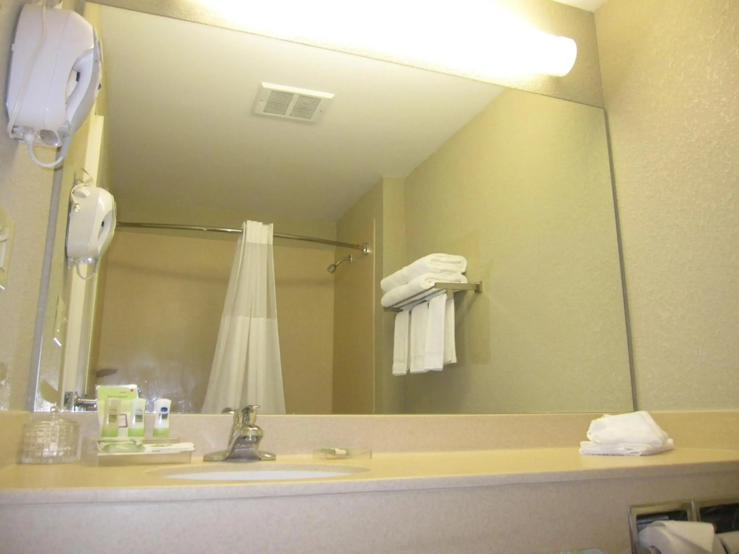 Country Inn & Suites by Radisson, Ithaca, NY