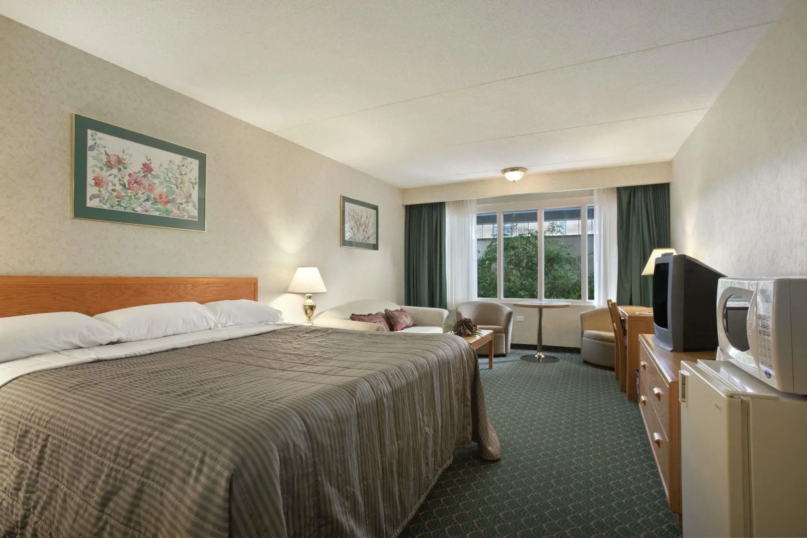 Travelodge by Wyndham Winnipeg East