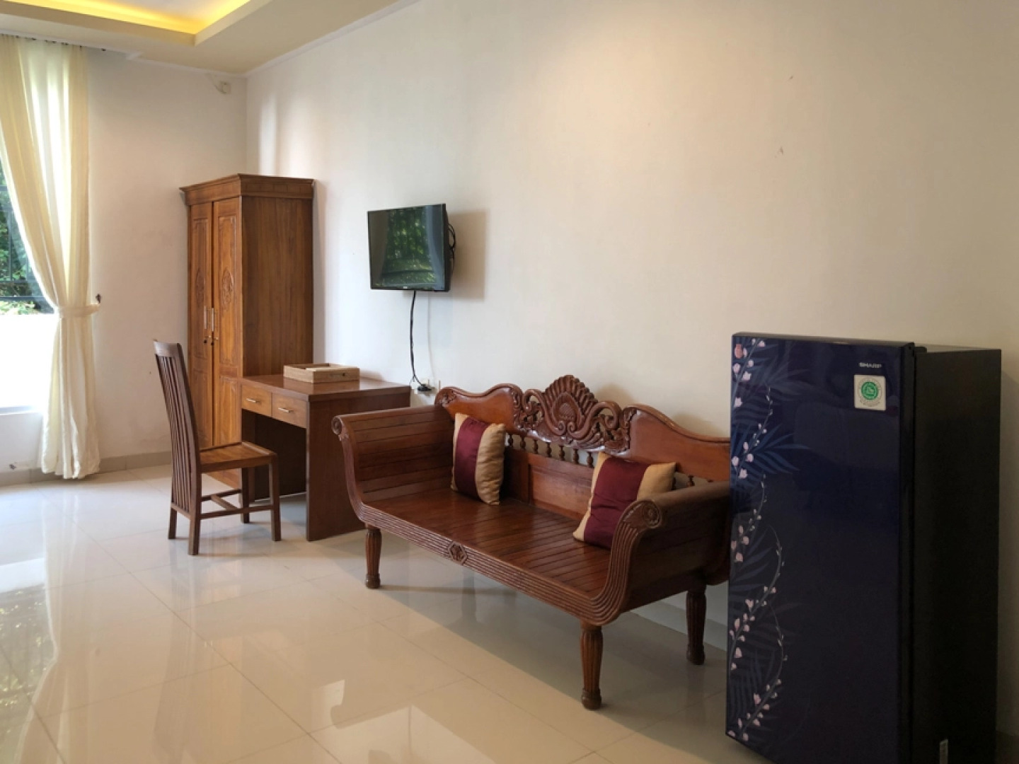 RedDoorz Plus near Dreamland Beach