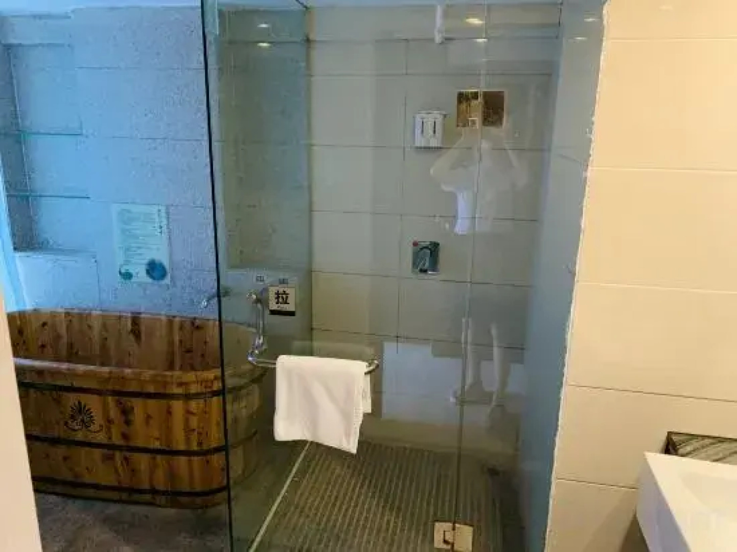 Yicheng Lanbowan Hotspring Holiday Hotel