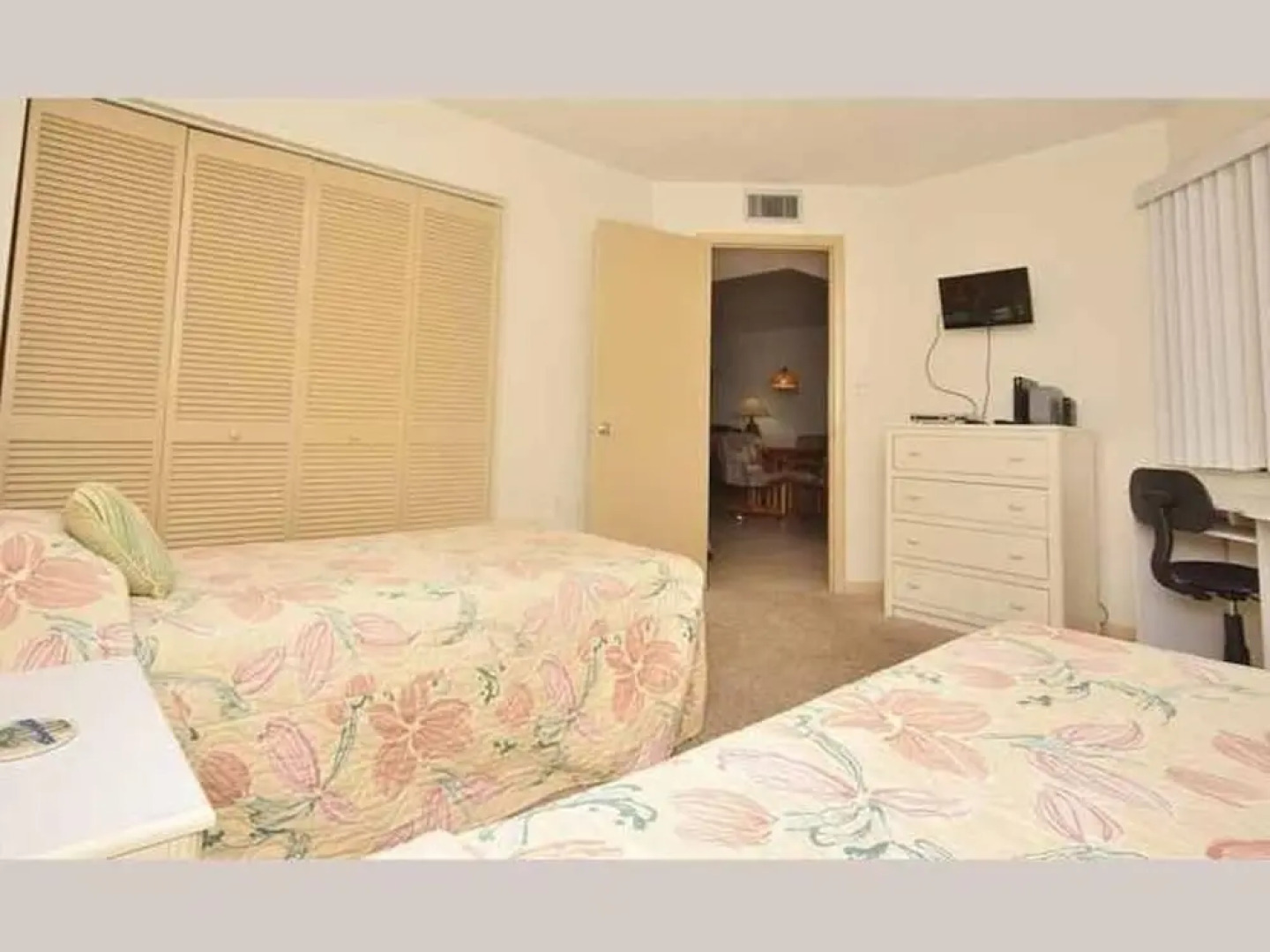 Ocean Village Club O14