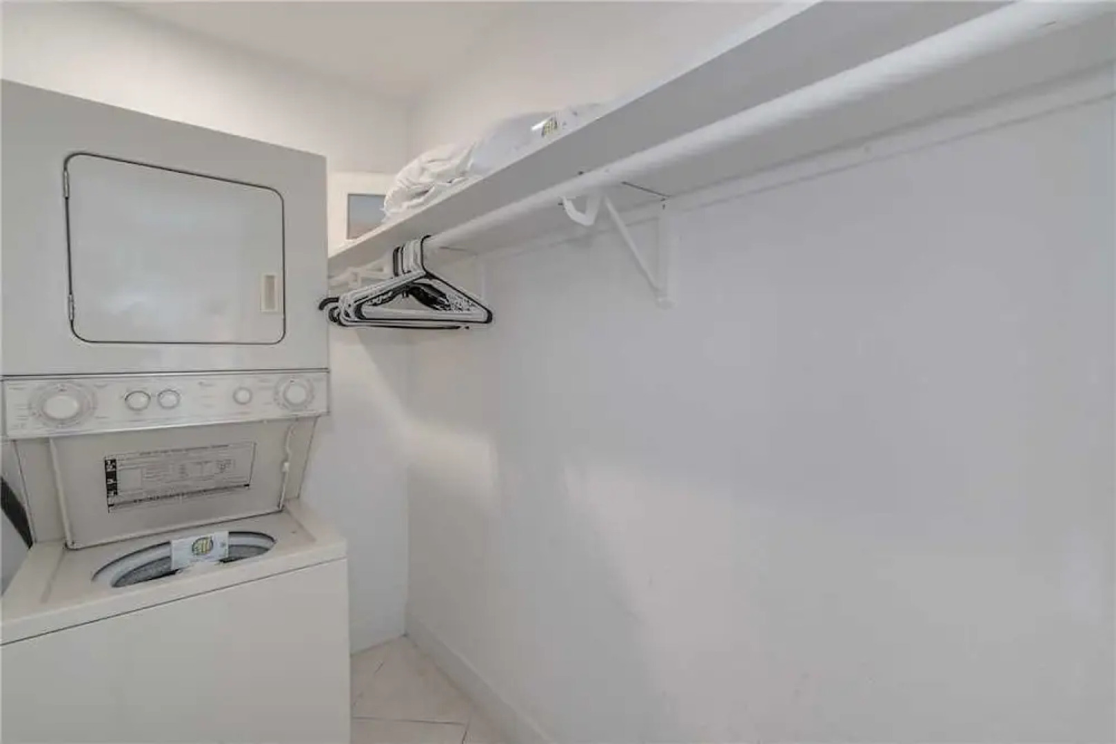 Waves 17 - One Bedroom Condo