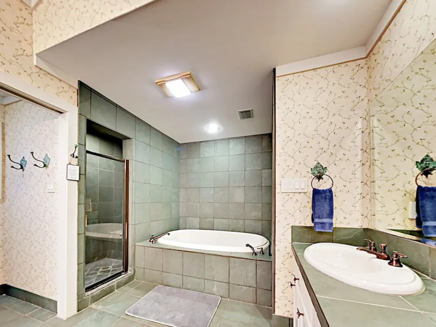 7BR 5 5BA Spicewood Sanctuary by RedAwning