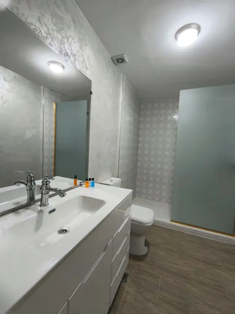 Отель Saroy Gardens