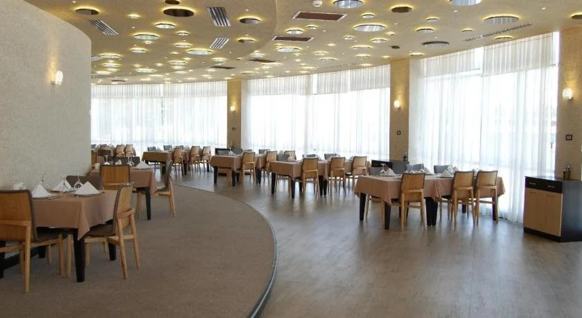 Agsaray Deluxe Hotel