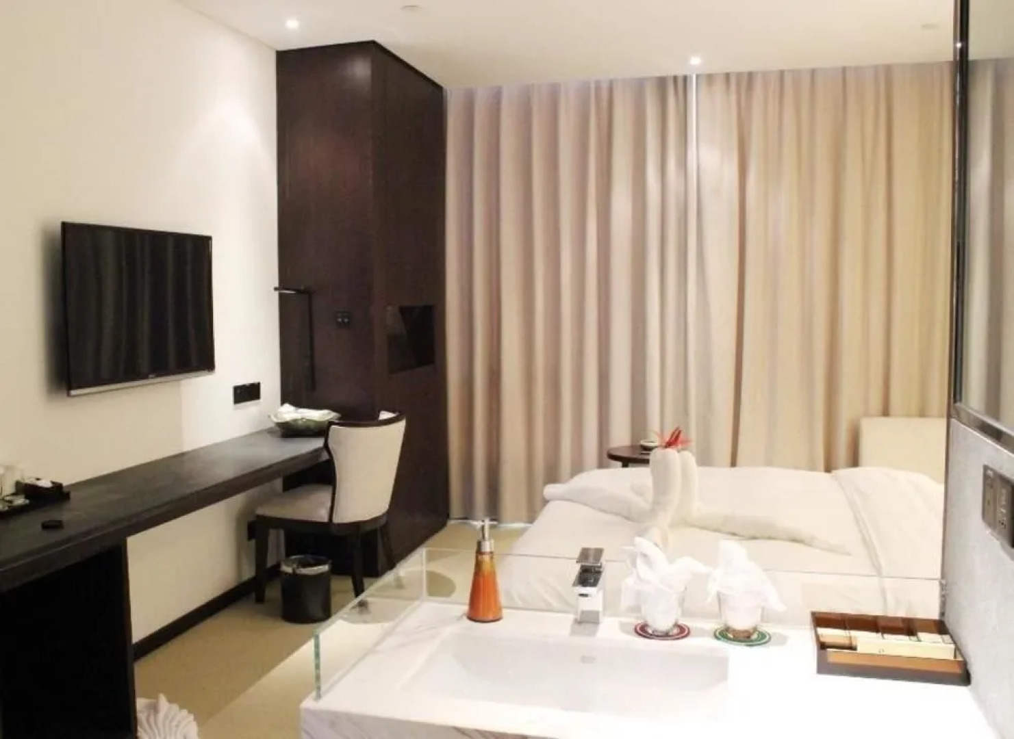 Maritime Hotel (Zhengzhou Century Amusement Park Zhongyuan Tower)