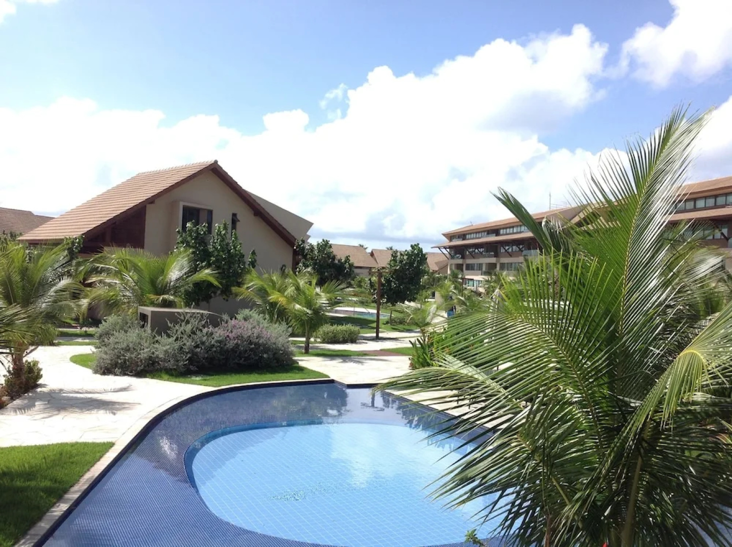 Flat Nui Supreme Beach Living
