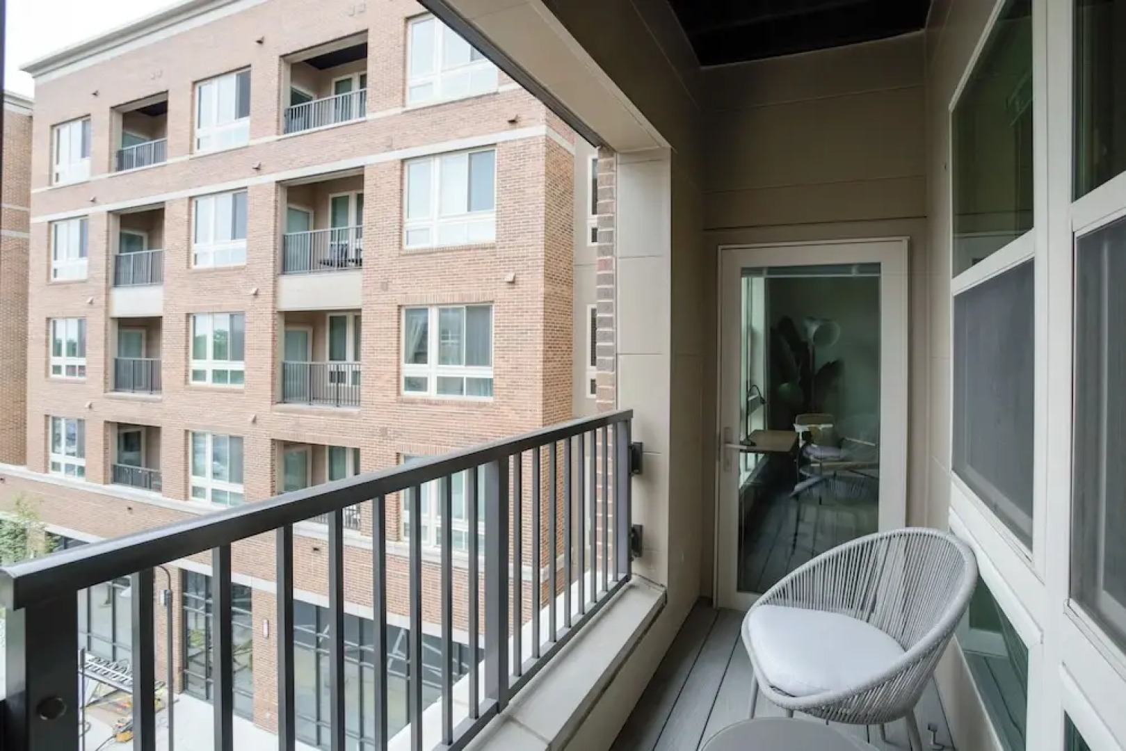 Stylish One-Bedroom Apt in Alexandria