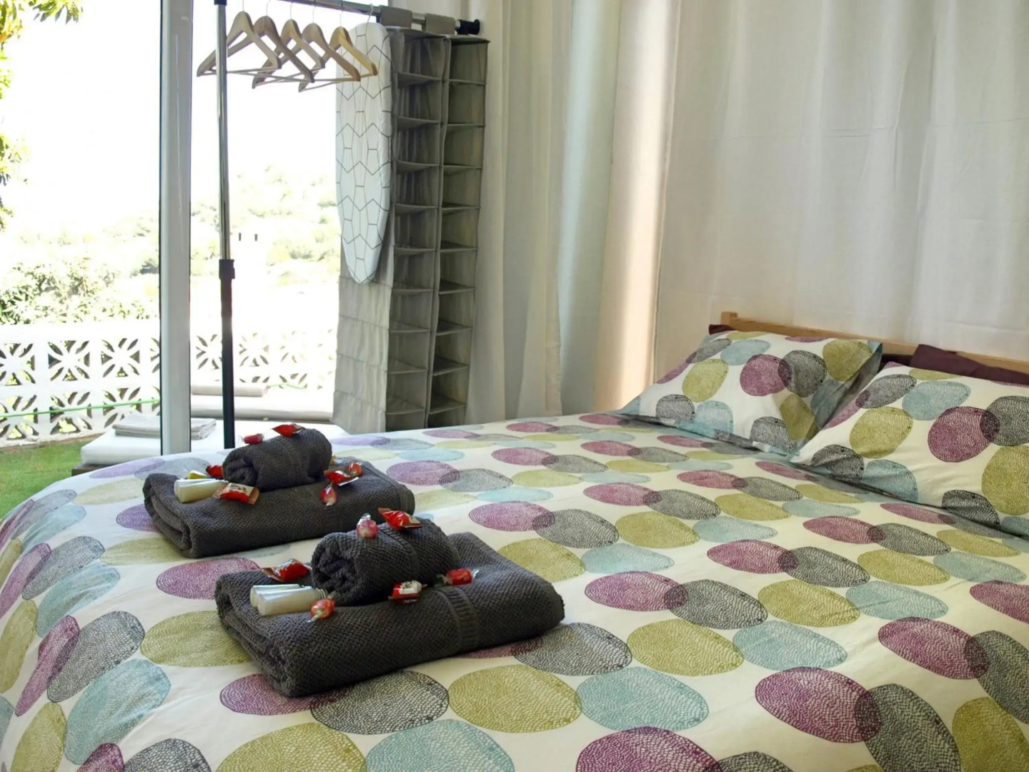 Flatguest Glass House