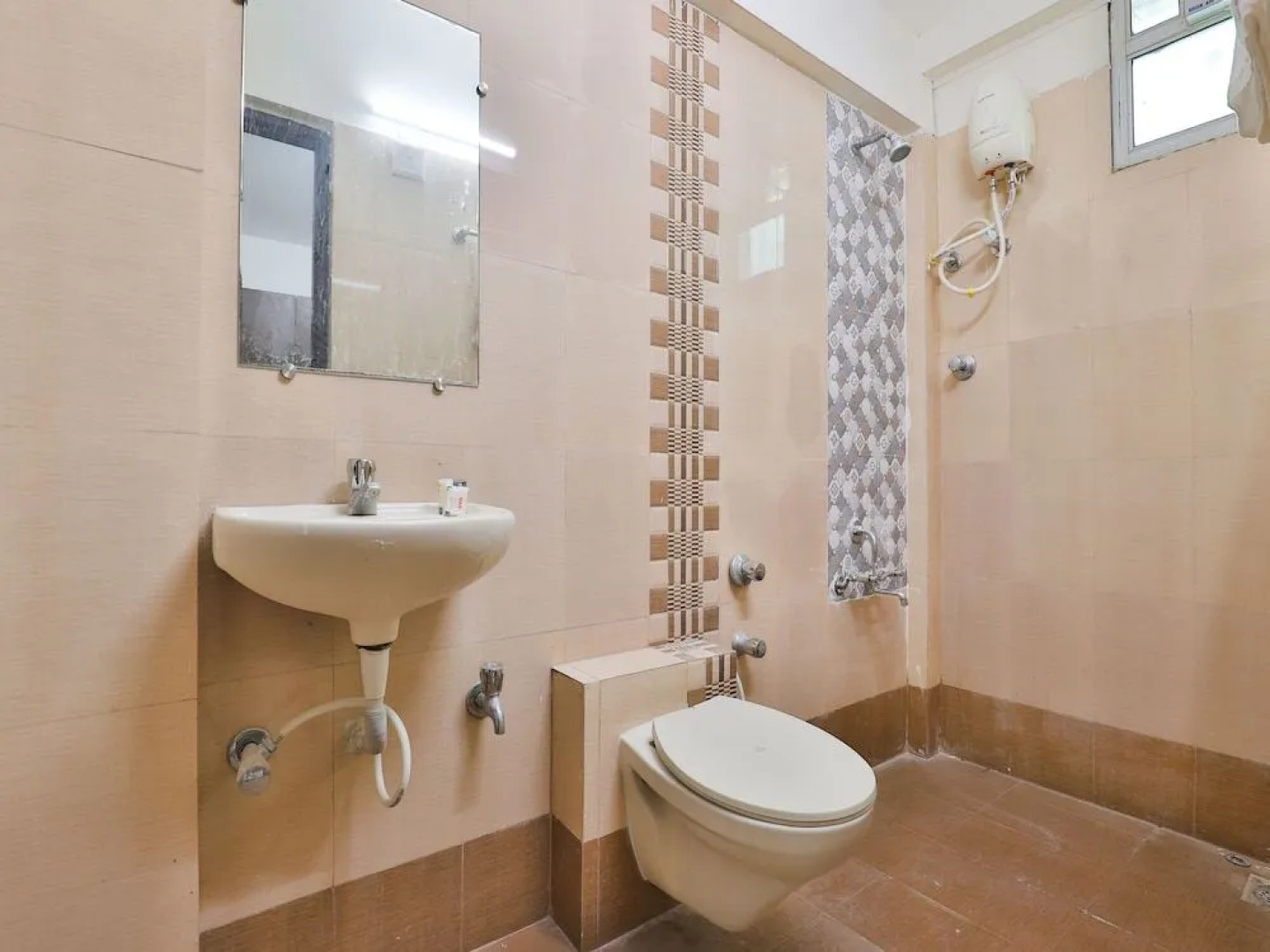 OYO 14942 Hotel Maple Leaf