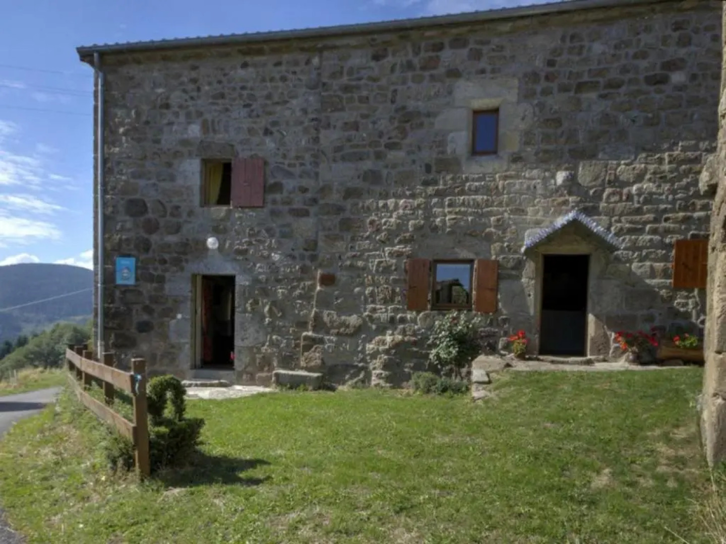 Gîte Burdignes, 4 Pièces, 6 Personnes - Fr-1-496-96