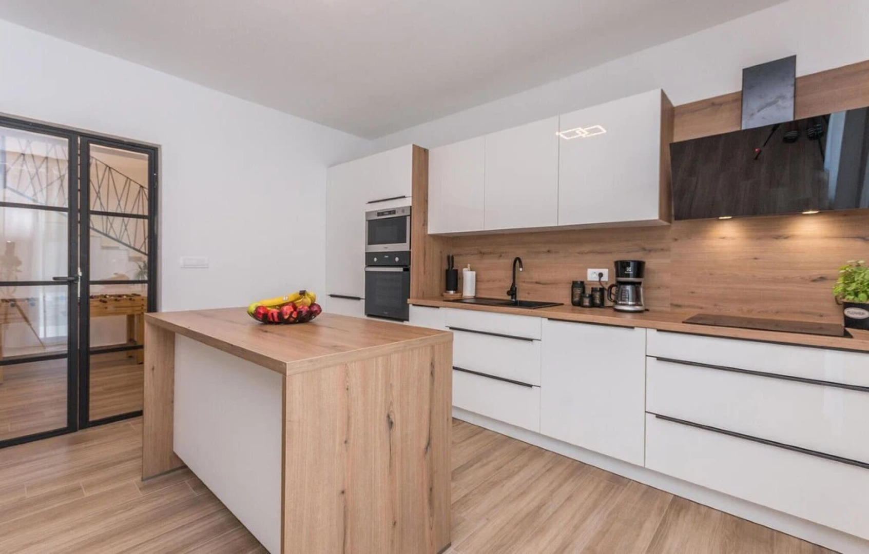 Stunning Home in Donje Rastane With Wifi, 4 Bedrooms and Outdoor Swimming Pool