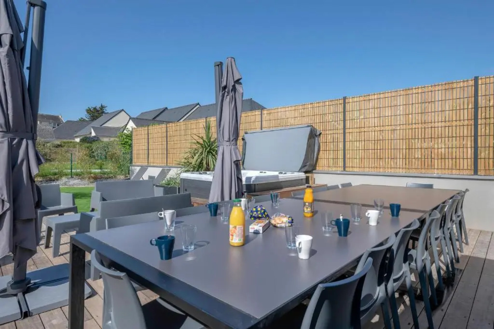 Maison moderne avec piscine et jacuzzi pour 15 personnes !