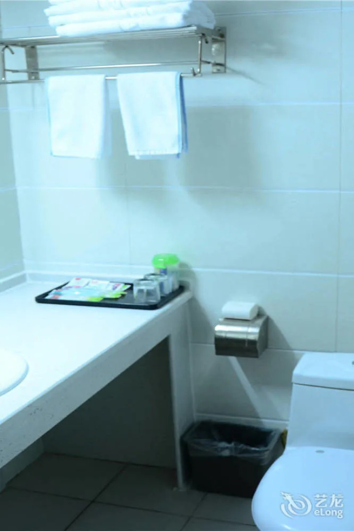 Xinyang Tianyi Express Hotel