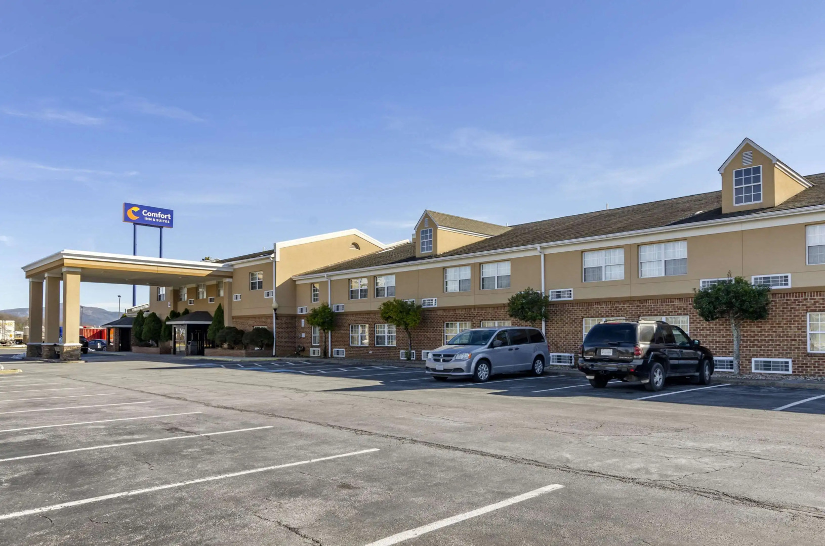 Comfort Inn & Suites Raphine - Lexington near I-81 and I-64