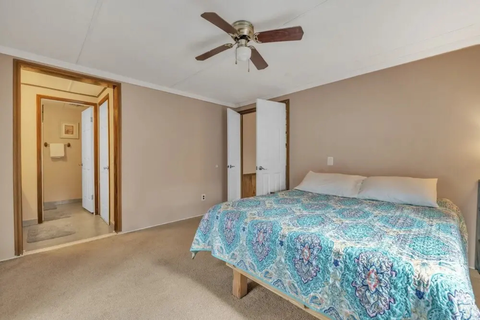 Pocono Family Home With Lake Access & Fire Pit! Pet Friendly! 3 Bedroom Cabin by Redawning