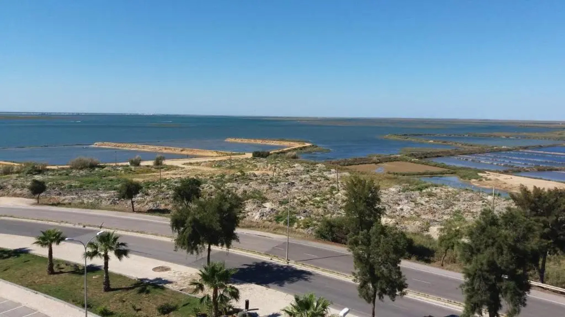 Apartamento Novo com Piscina Olhão