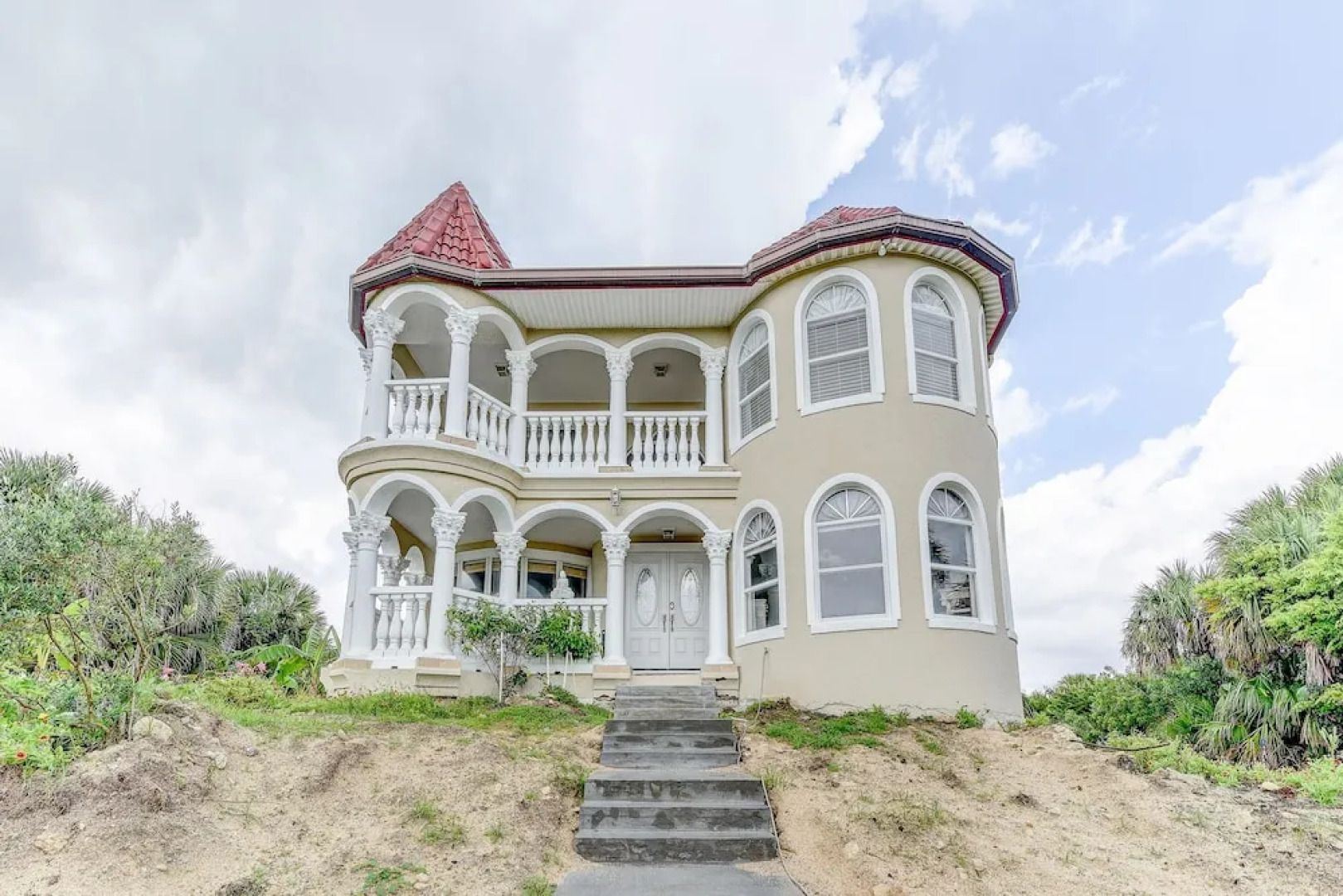 Castle by the Sea by Vtrips