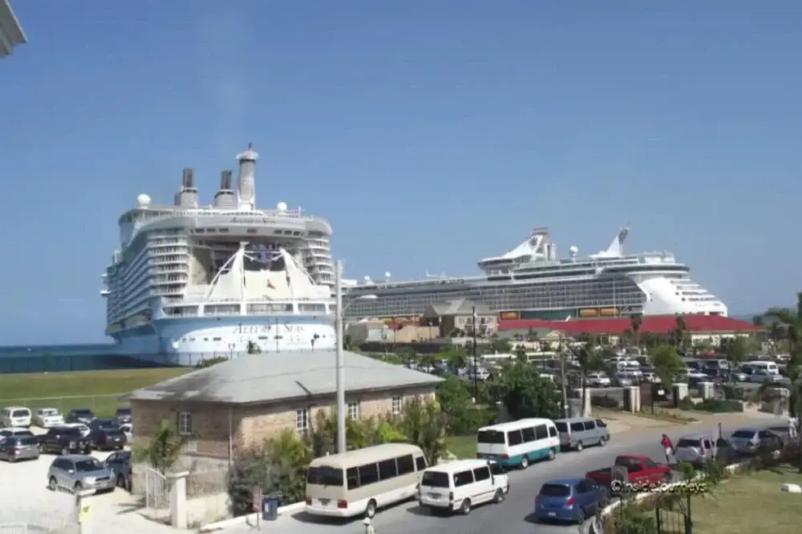 2 Bed-sleeps 4-gated Community-5 Min Town Centre