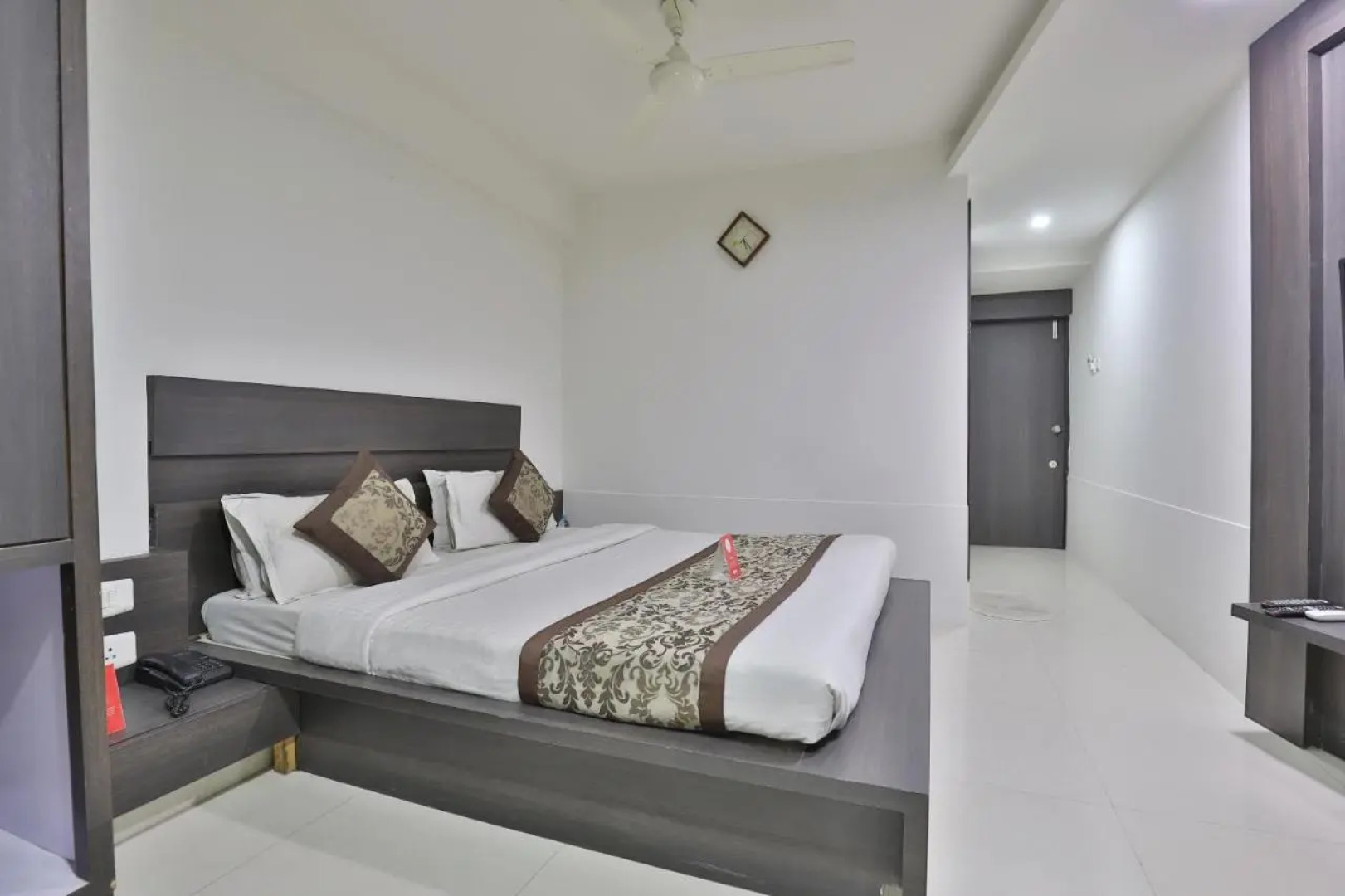 Hotel Nova Cross Road