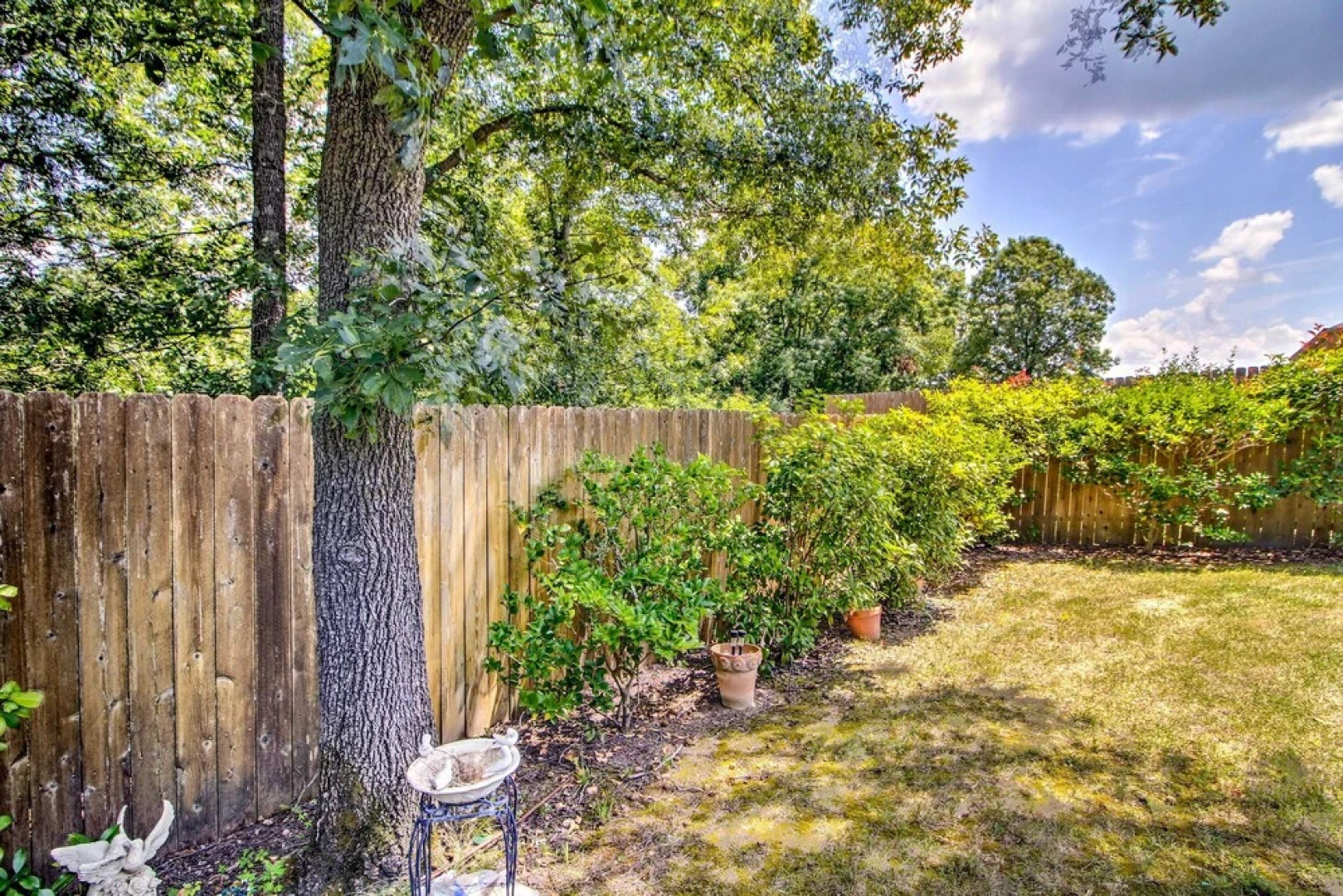 Pet-friendly Home w/ Yard: 9 Mi to Table Rock Lake