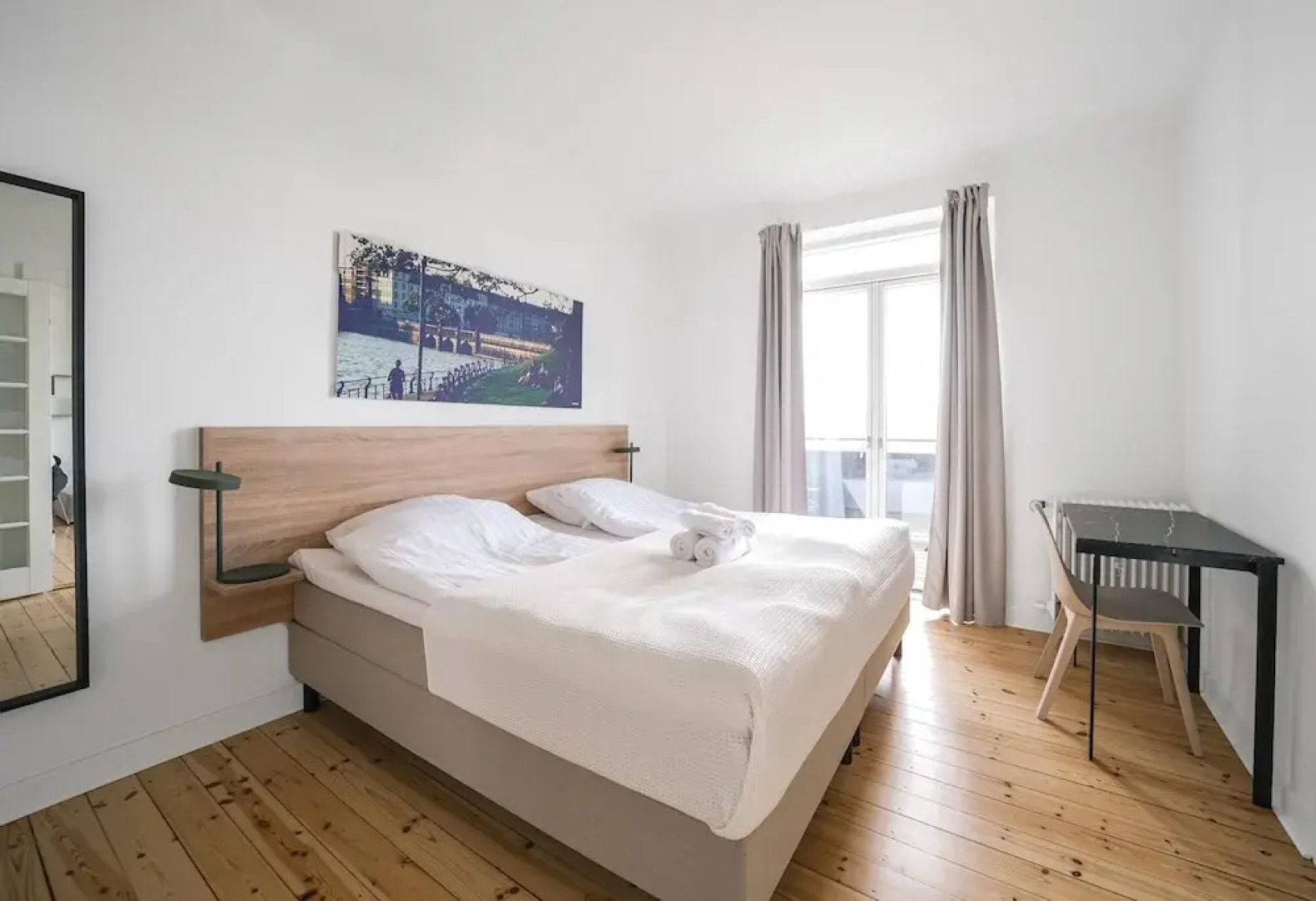 Fantastic 2-bed w Balcony in Charlottenlund