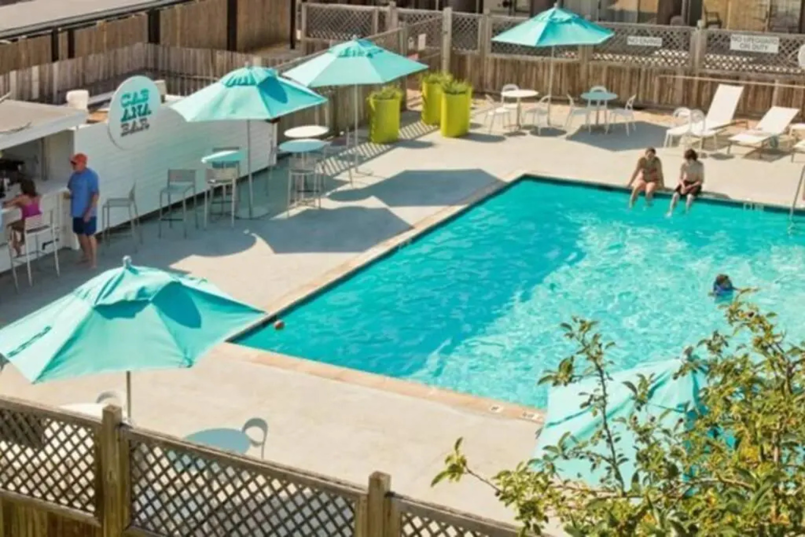 P-Town 2br Beach Beauty on the Bay. Water View!