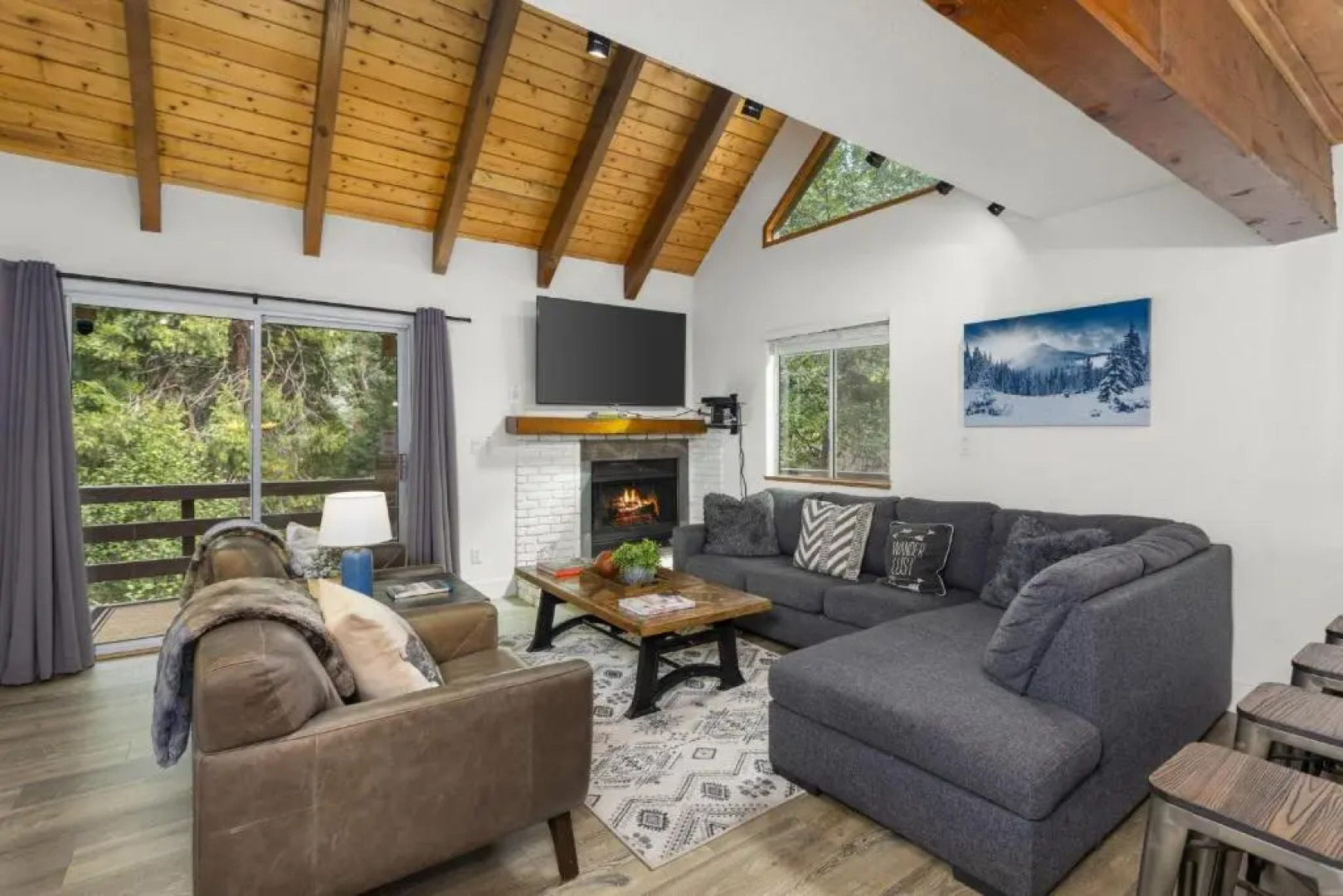 Spectacular Game Room, 3000 sqft, 2 Masters, Pool Table, 2 Decks, AC, Dogs