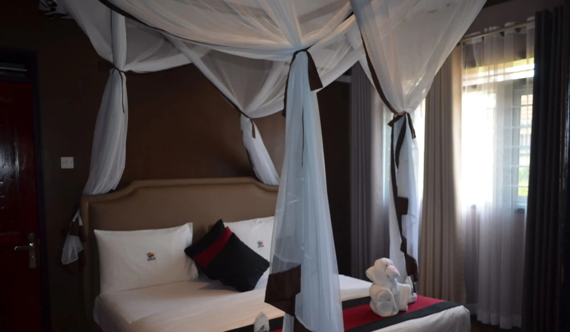 Saffron Beach Bistro & Cottages