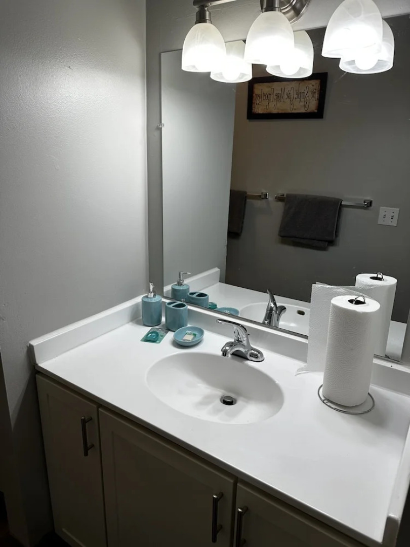 Glamorous 2B2BA with patio views and gym