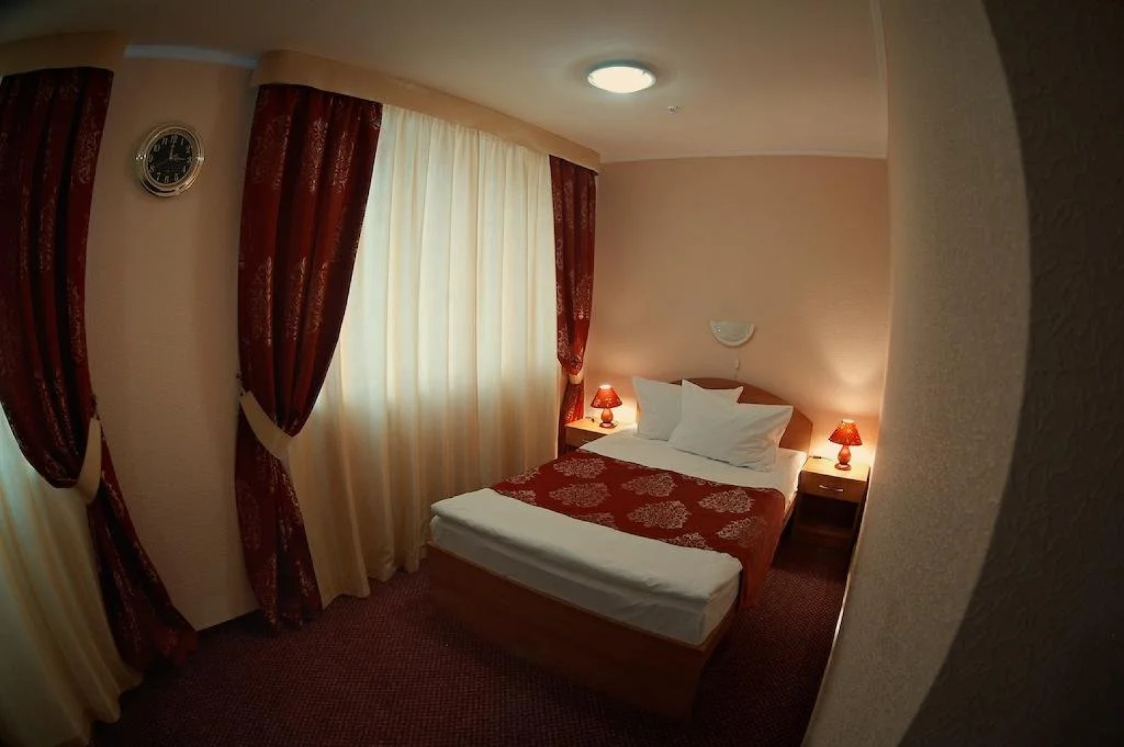 Отель Украина