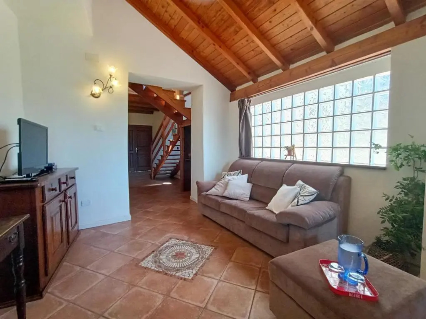 ALTIDO Great Flat with Terrace and Amazing Hills View