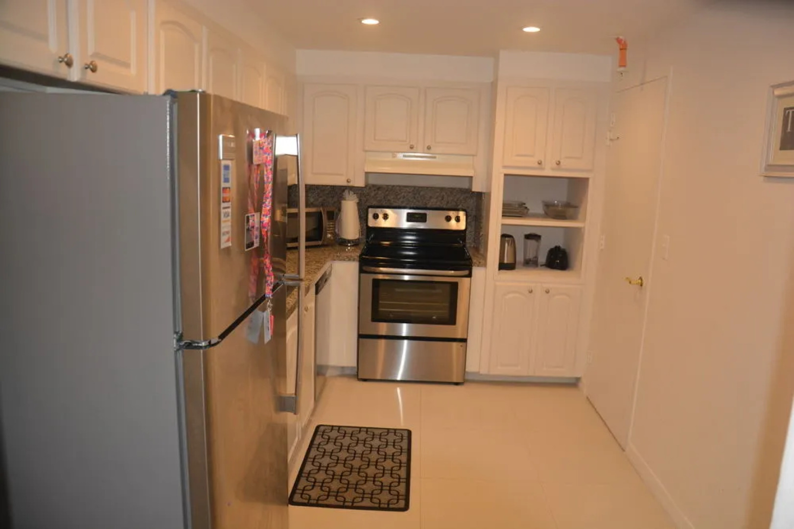 Hollywood Apartment by the Sea