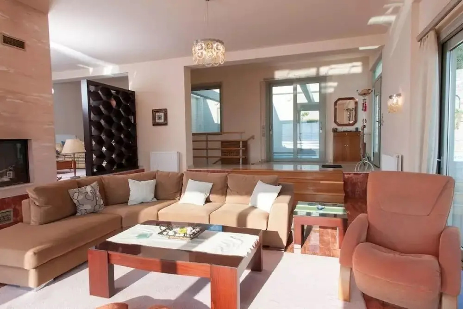 Aelia Luxurious Villa With Pool