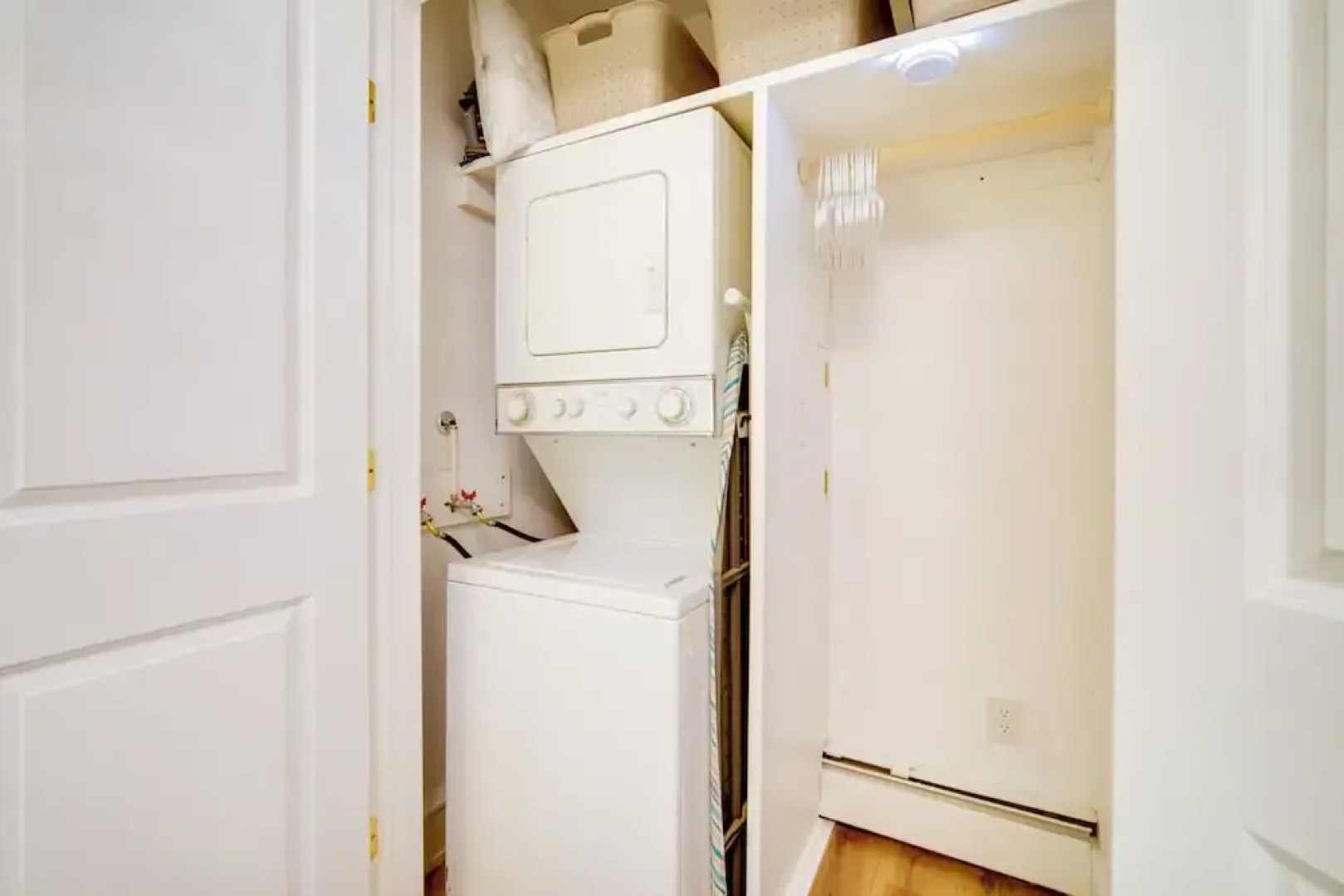 Walk to Beach: Dog-friendly Ventnor City Retreat!