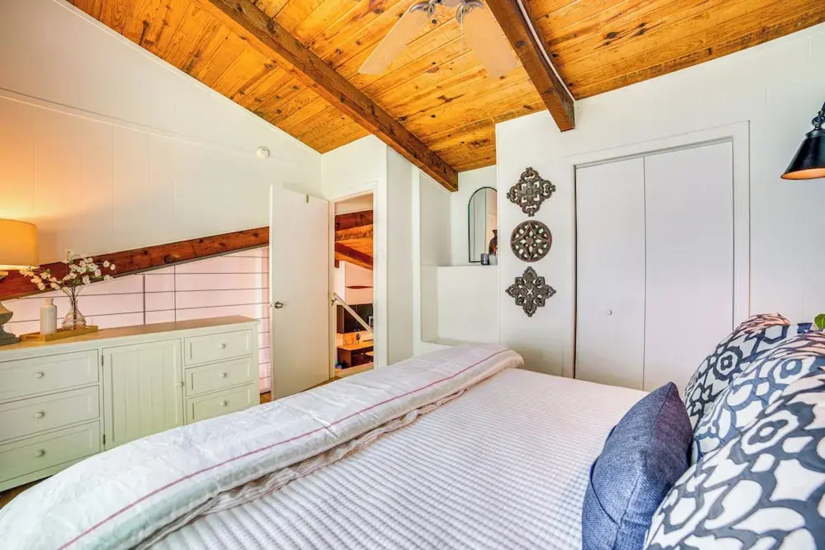 Waterfront Gem on Cedar Creek Lake w/ Deck + Games