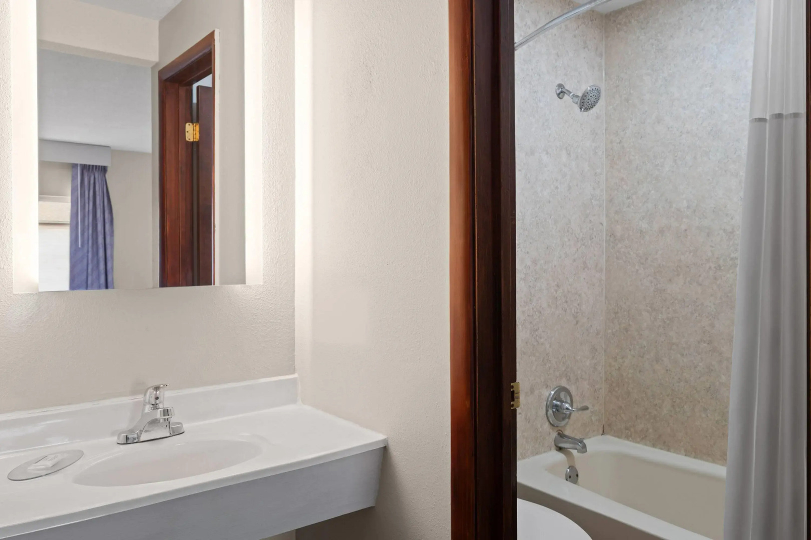 Days Inn by Wyndham Jamestown