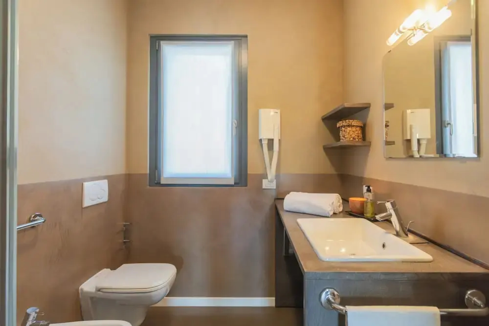 Mulino Vista Lake by Rent all Como