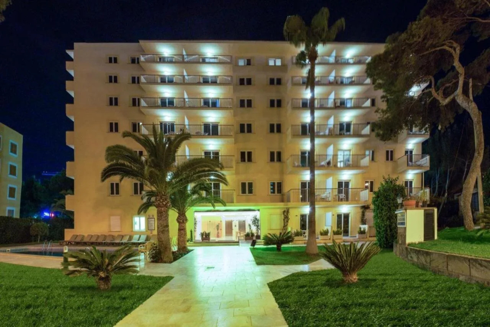 Cabot Tres Torres Apartamentos