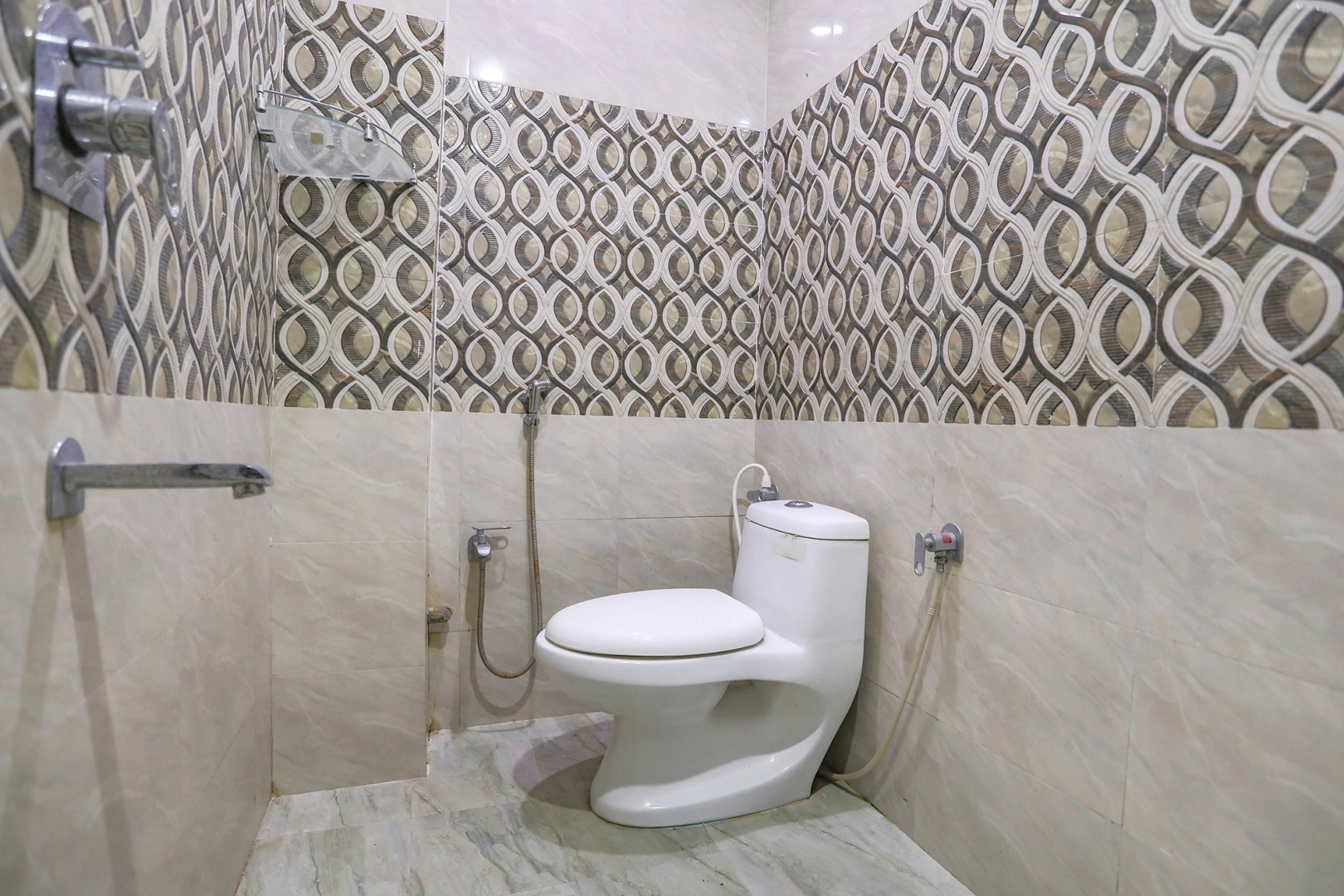 Fabhotel Kriti Green