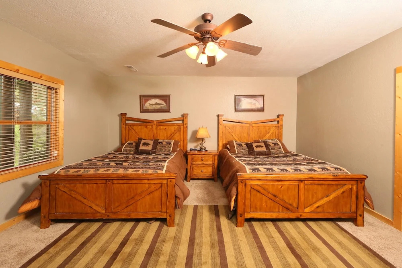 Black Bear Hideaway - Five Bedroom Cabin