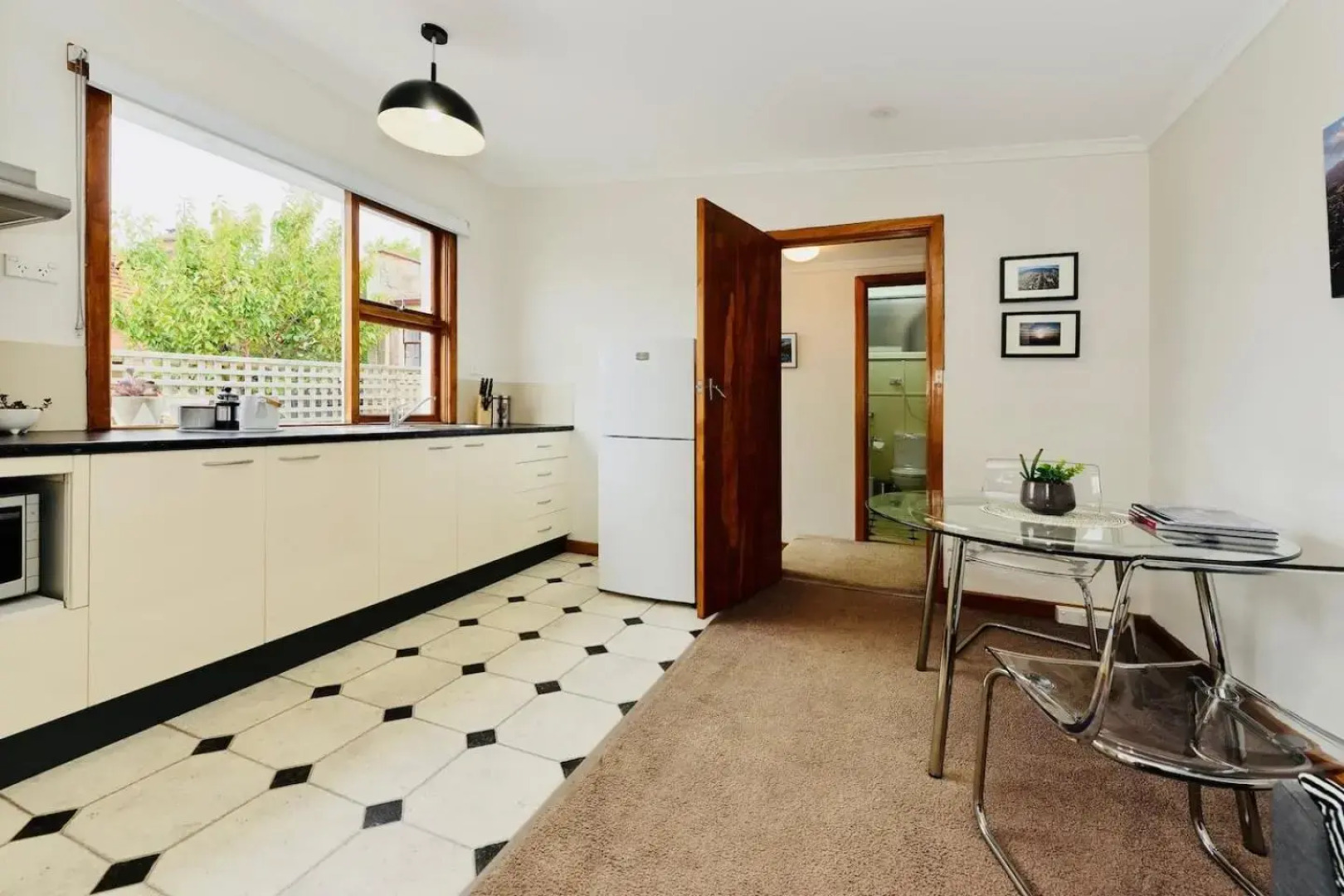 Ms Sophia's Studio Apartment