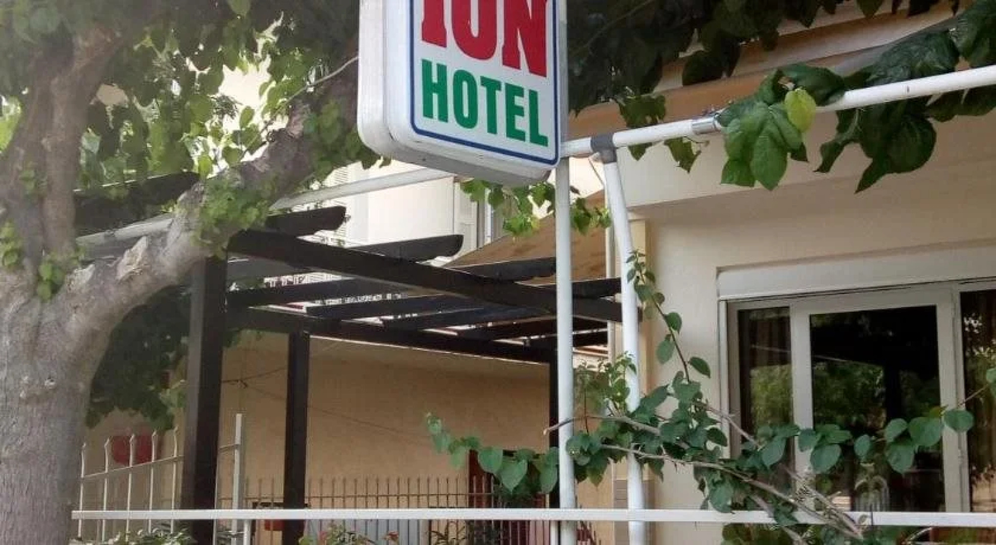 Hotel Ion