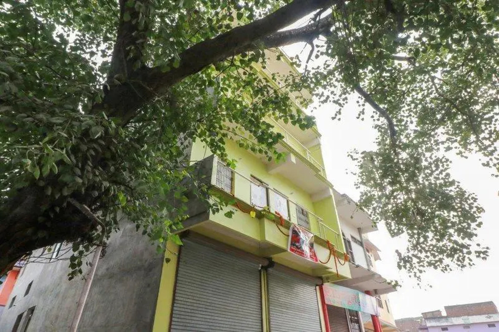 OYO Flagship 64304 Shri Hari Residency