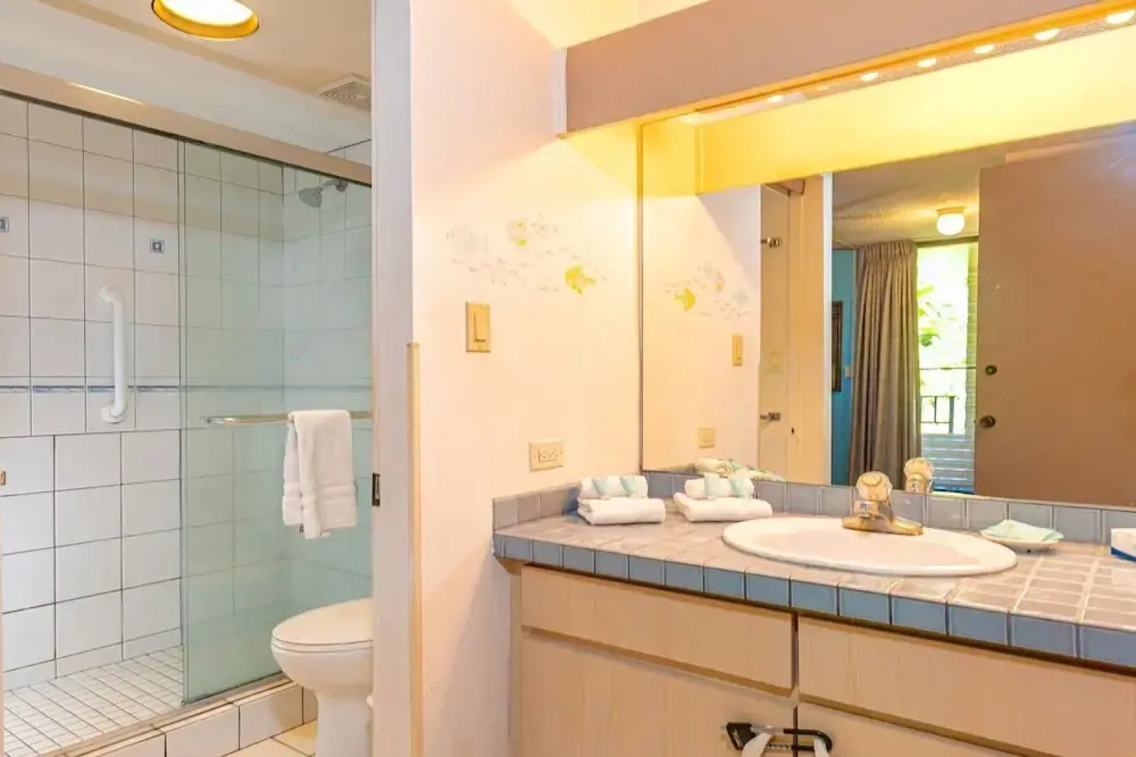 Paki Maui #420 - 1 Br condo by RedAwning