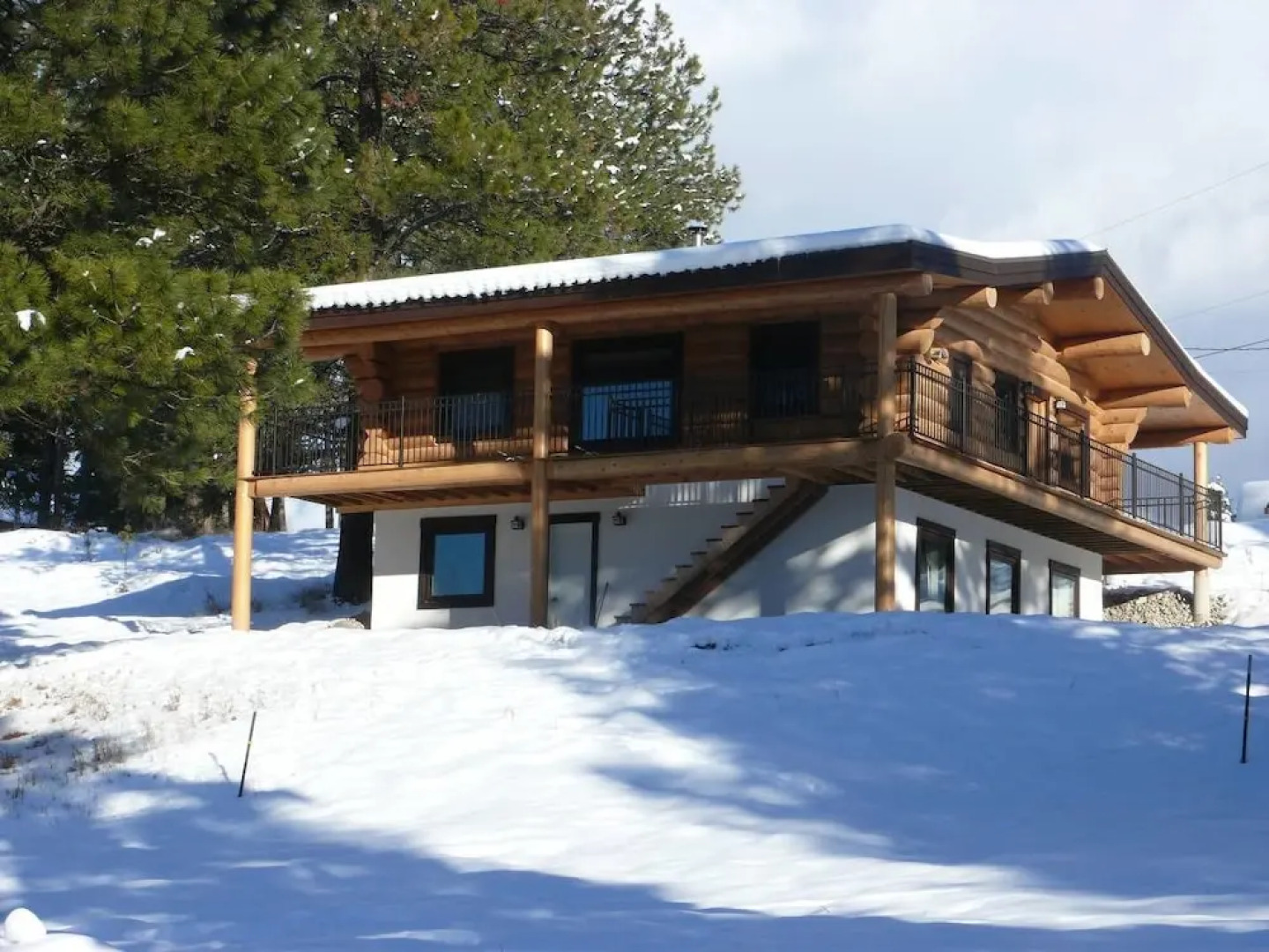 Beautiful Log Chalet Near Fernie, BC