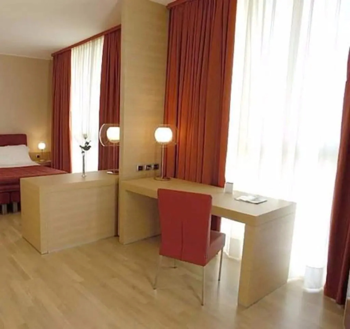 Hotel Remilia Ex Ramada Emilia