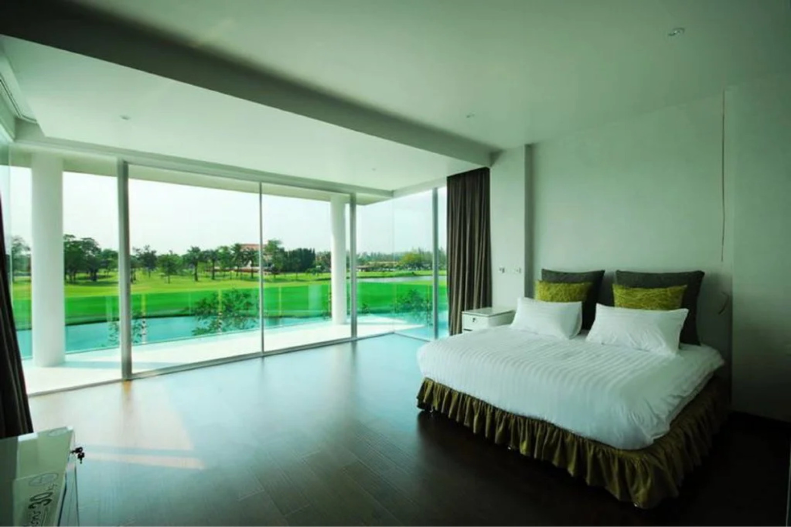 Aria Lake and Golf Villa